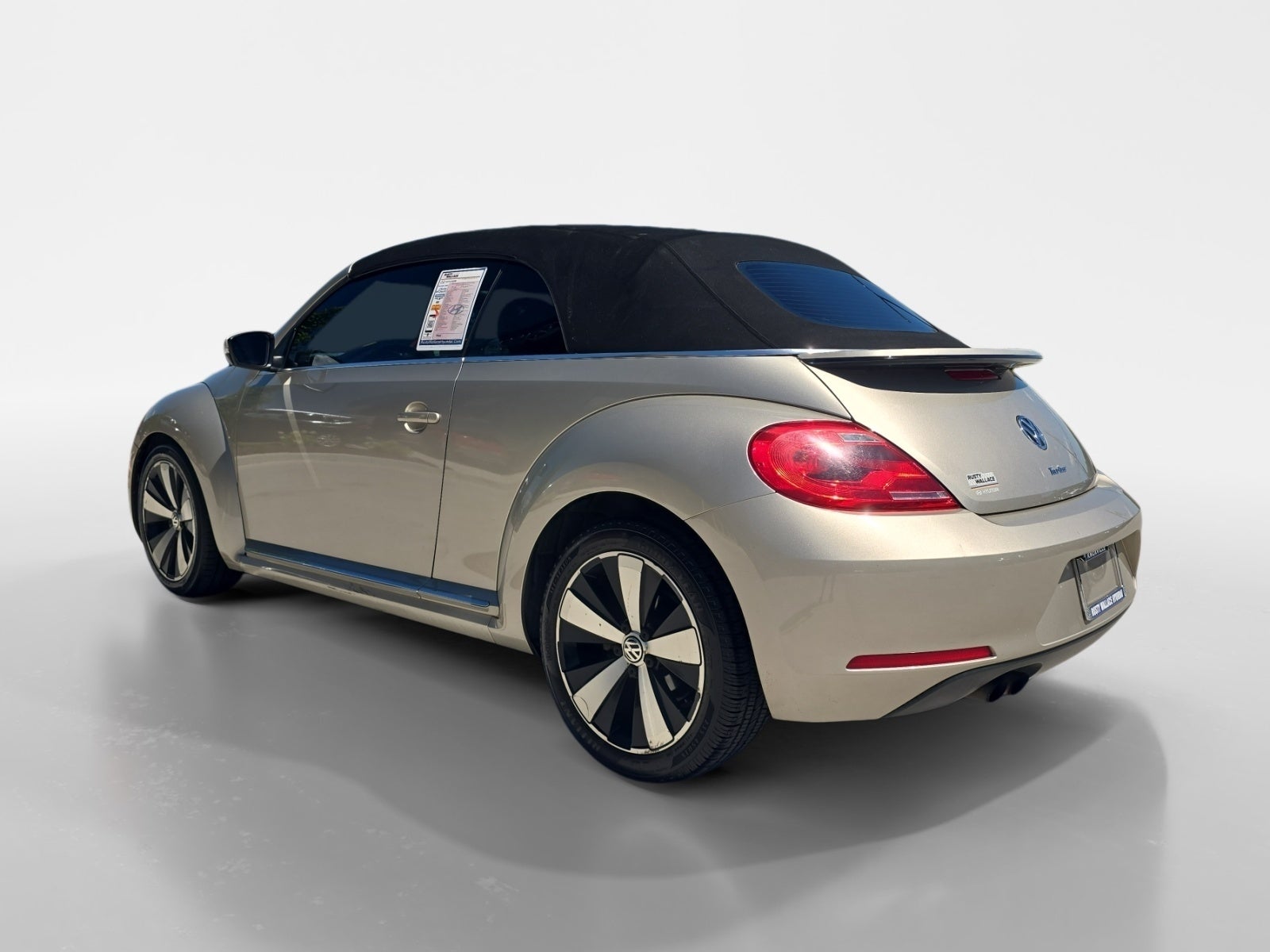 2016 Volkswagen Beetle Convertible — detail view